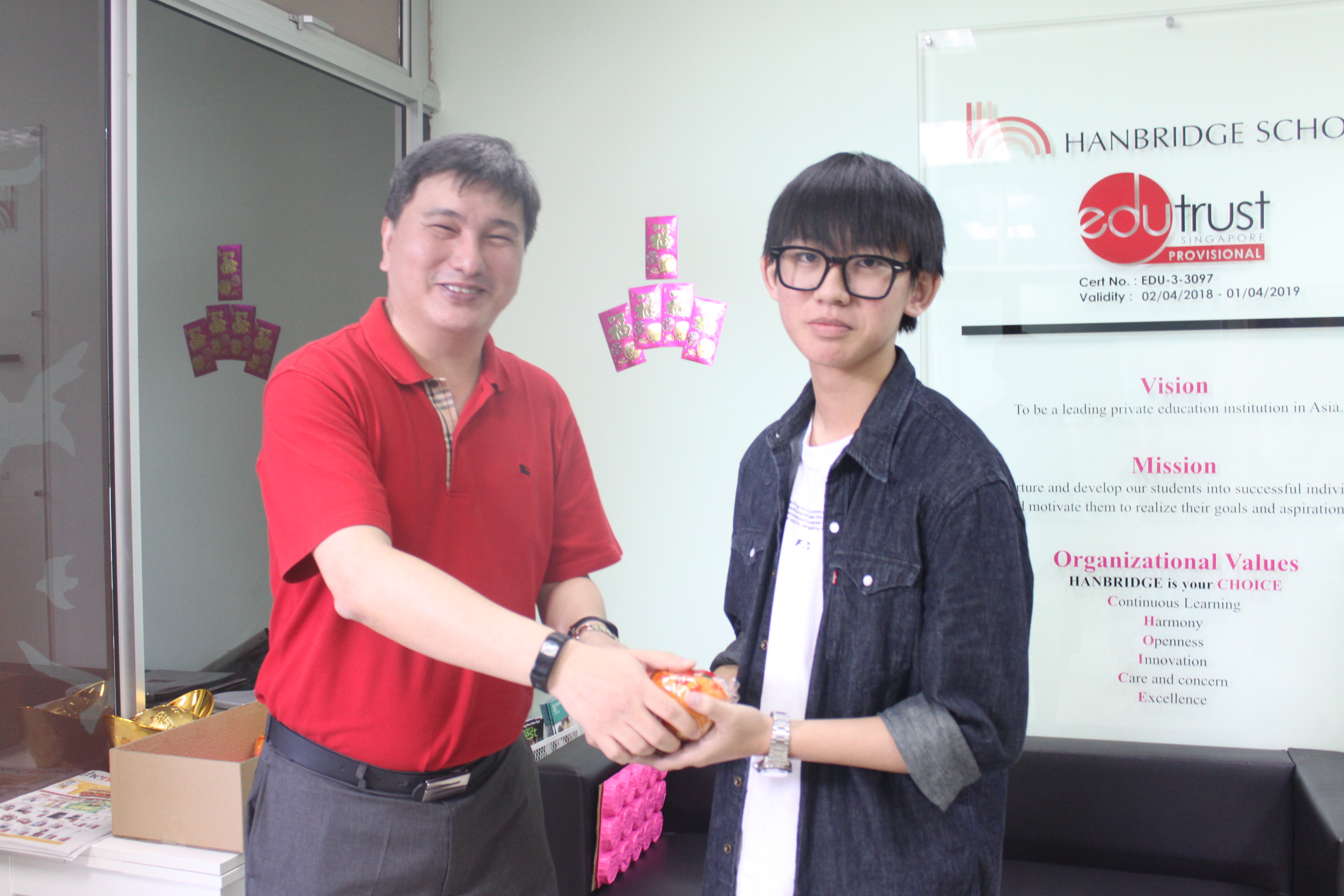 Wendi studying at Hanbridge Institute