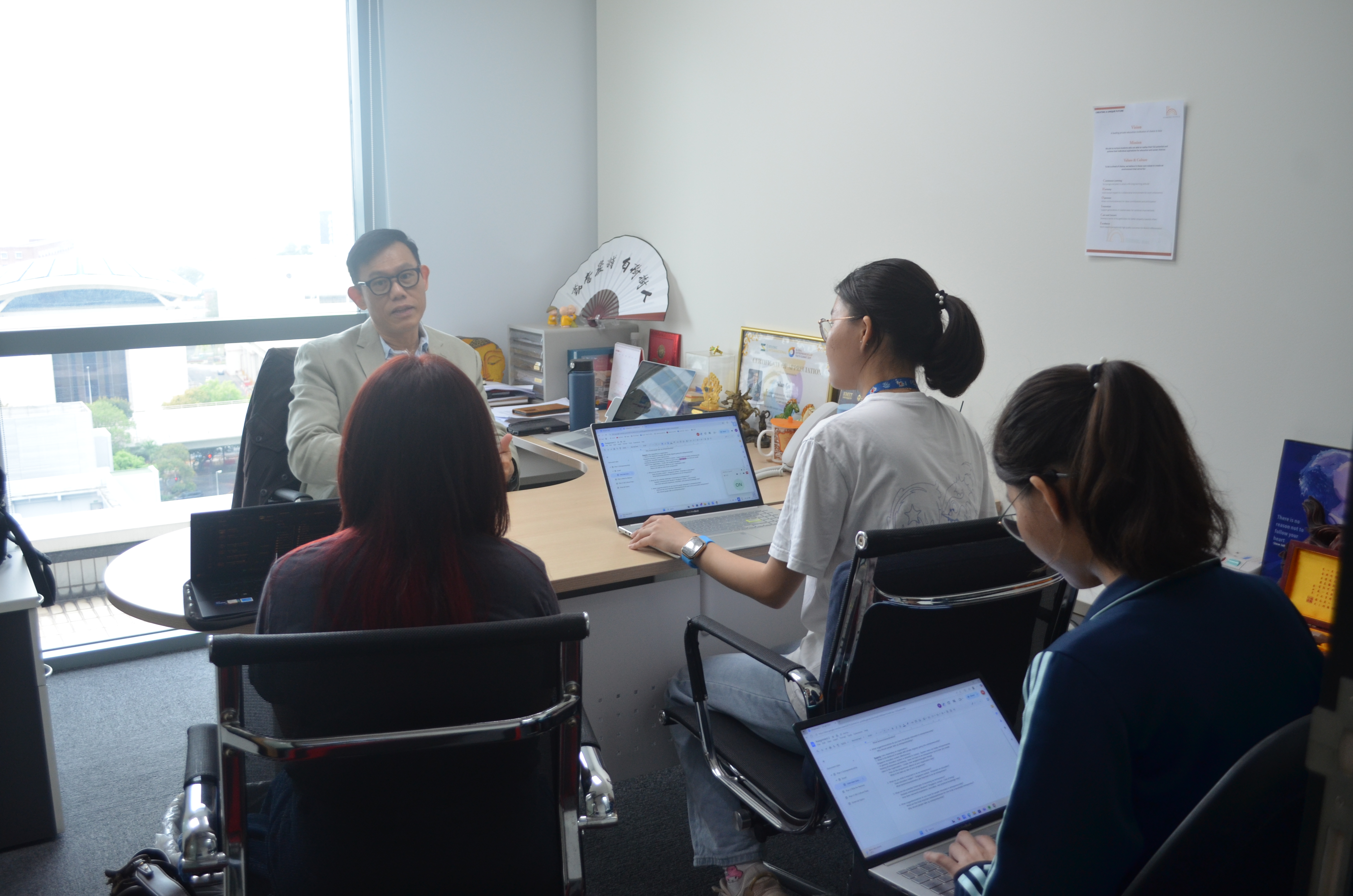 NTU students visiting Hanbridge Institute