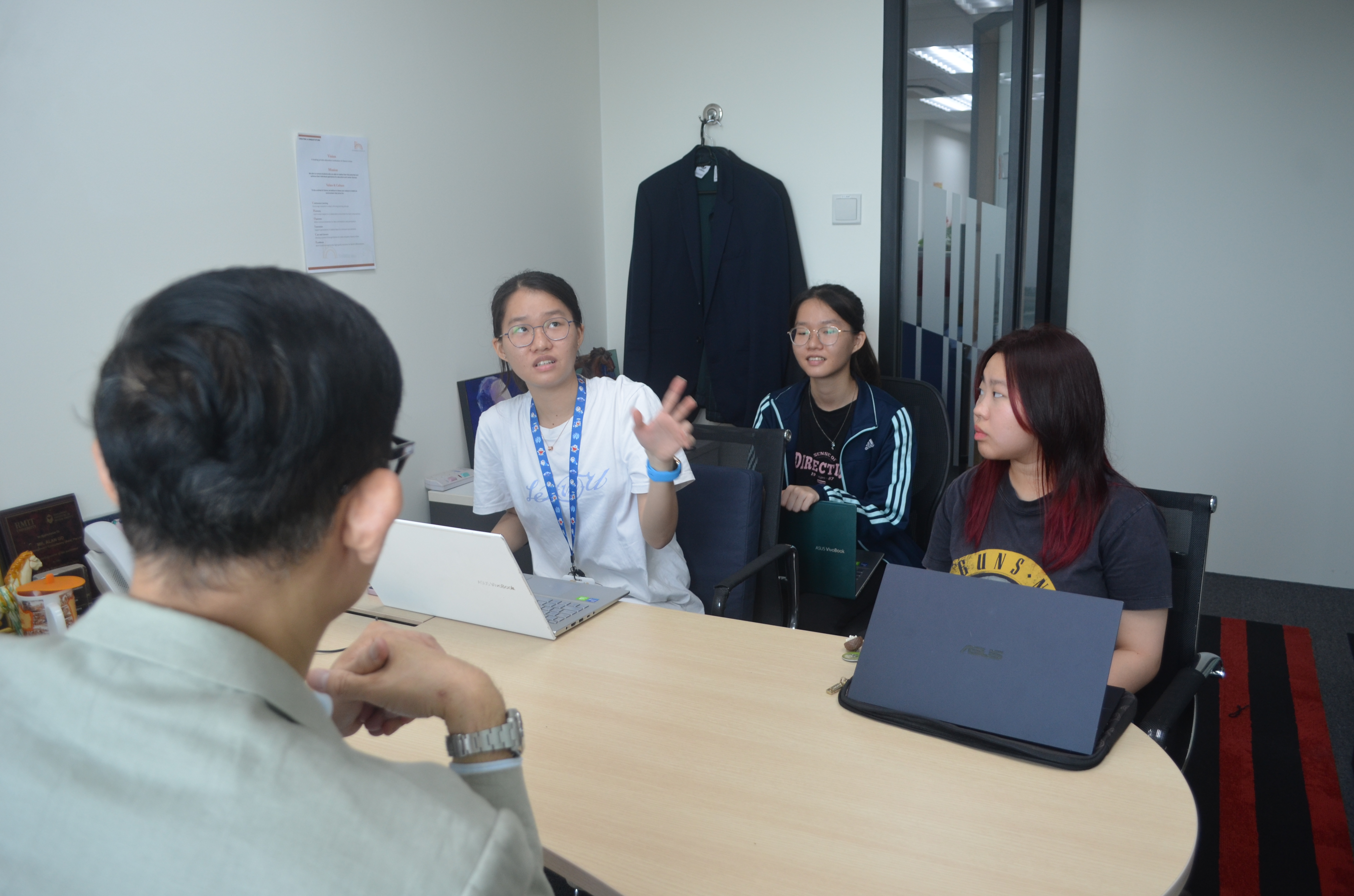 Interview session with Dr. Alan Go and NTU students