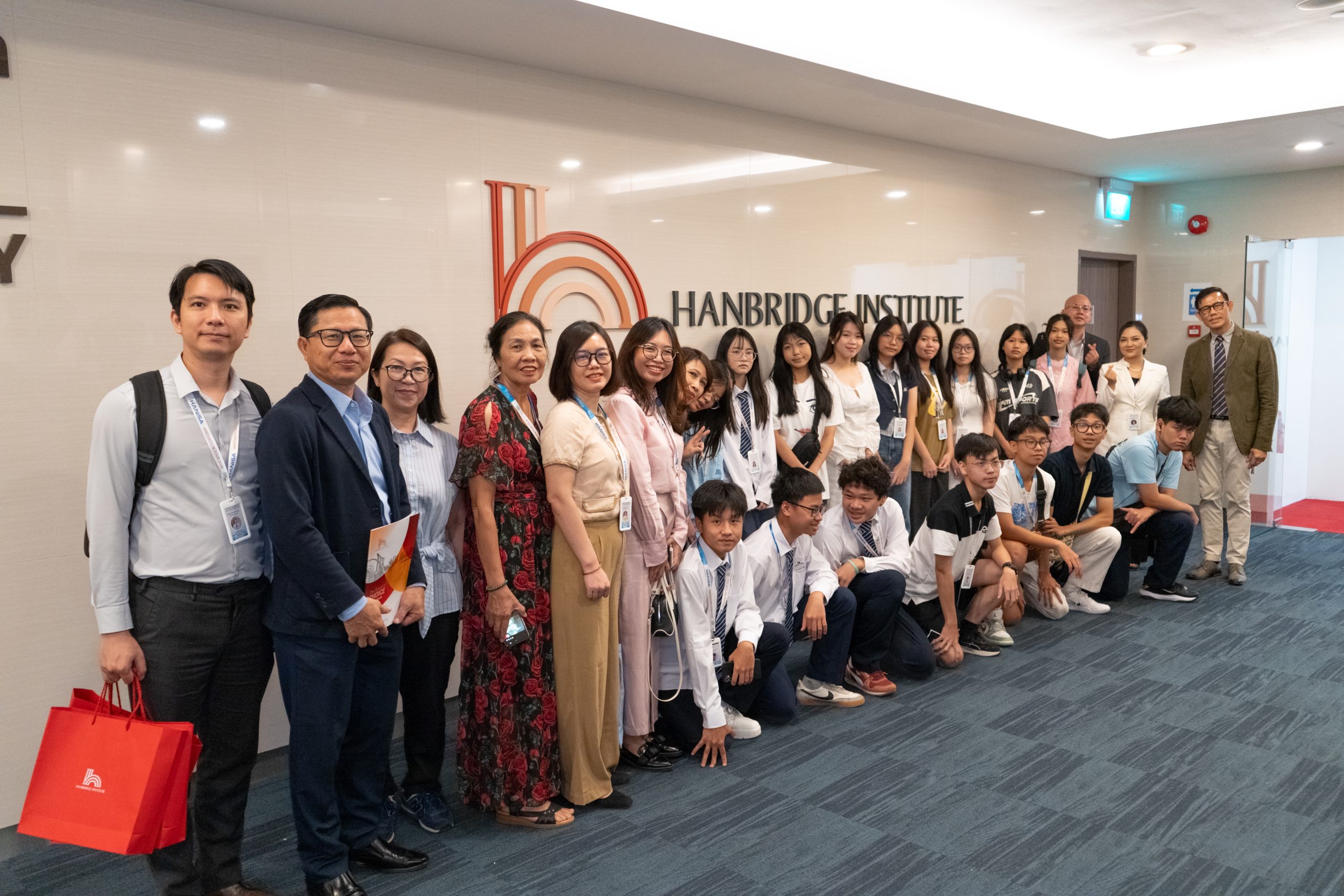 Delegates from Hanbridge Institute and HANISA celebrating the launch of a new Singapore–Vietnam education partnership.