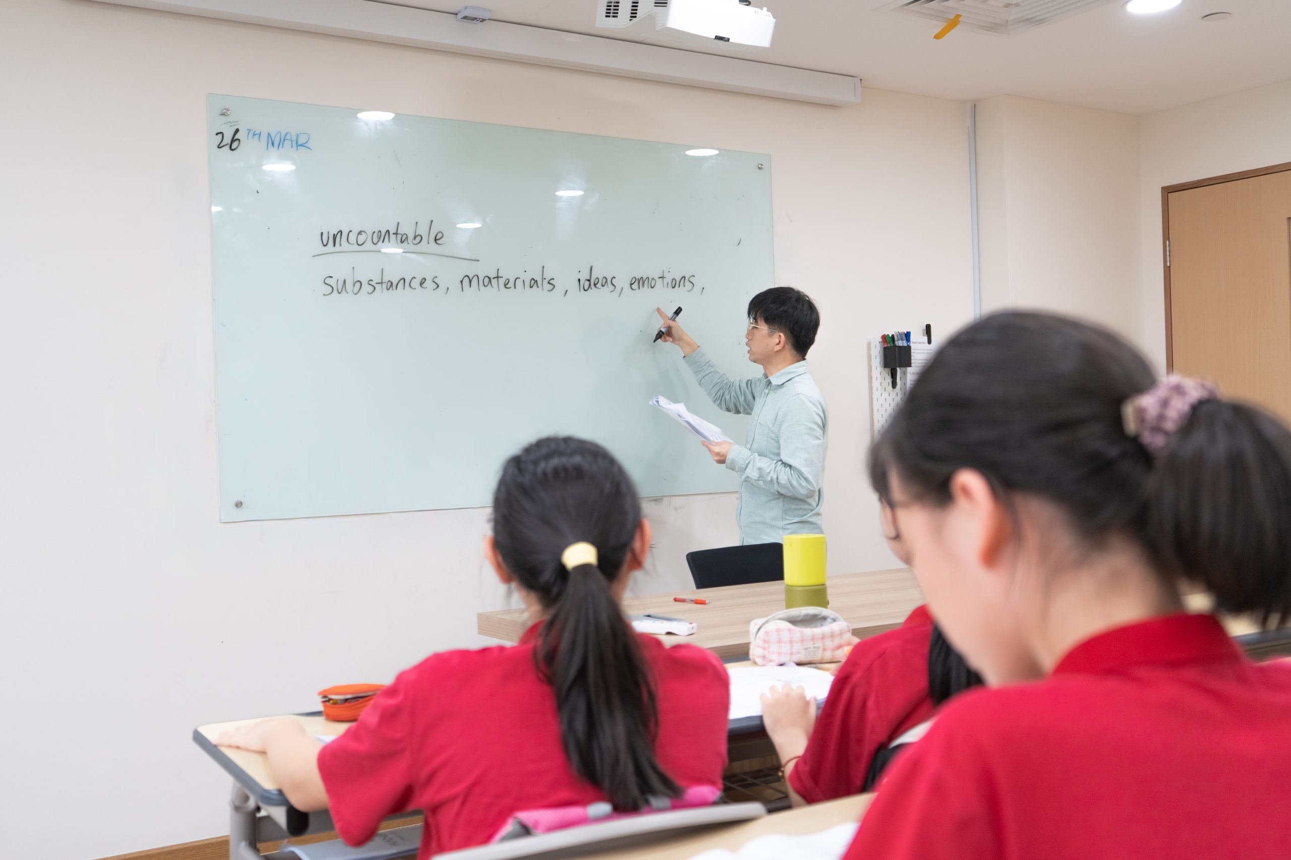 Mr Edwin teaching Primary students at Hanbridge Institute in Singapore
