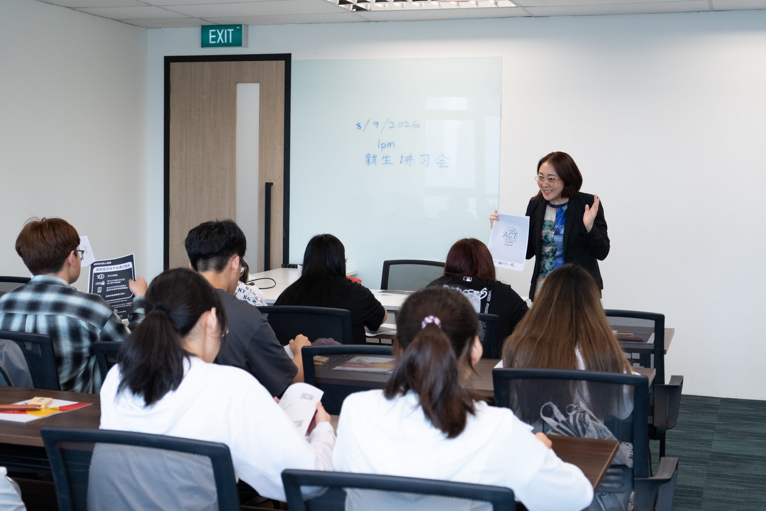 Hanbridge Institute education consultant speaking with a student about study options in Singapore