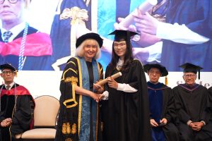 Professor Jenny Higham presenting University of Suffolk graduation certificates to Hanbridge Institute graduates