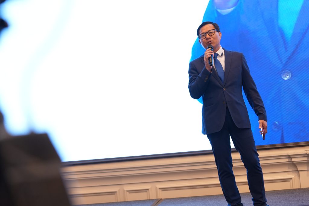 Hanbridge Institute Vietnam Country Director Dr Kevin Dinh performing during the 25th anniversary celebration